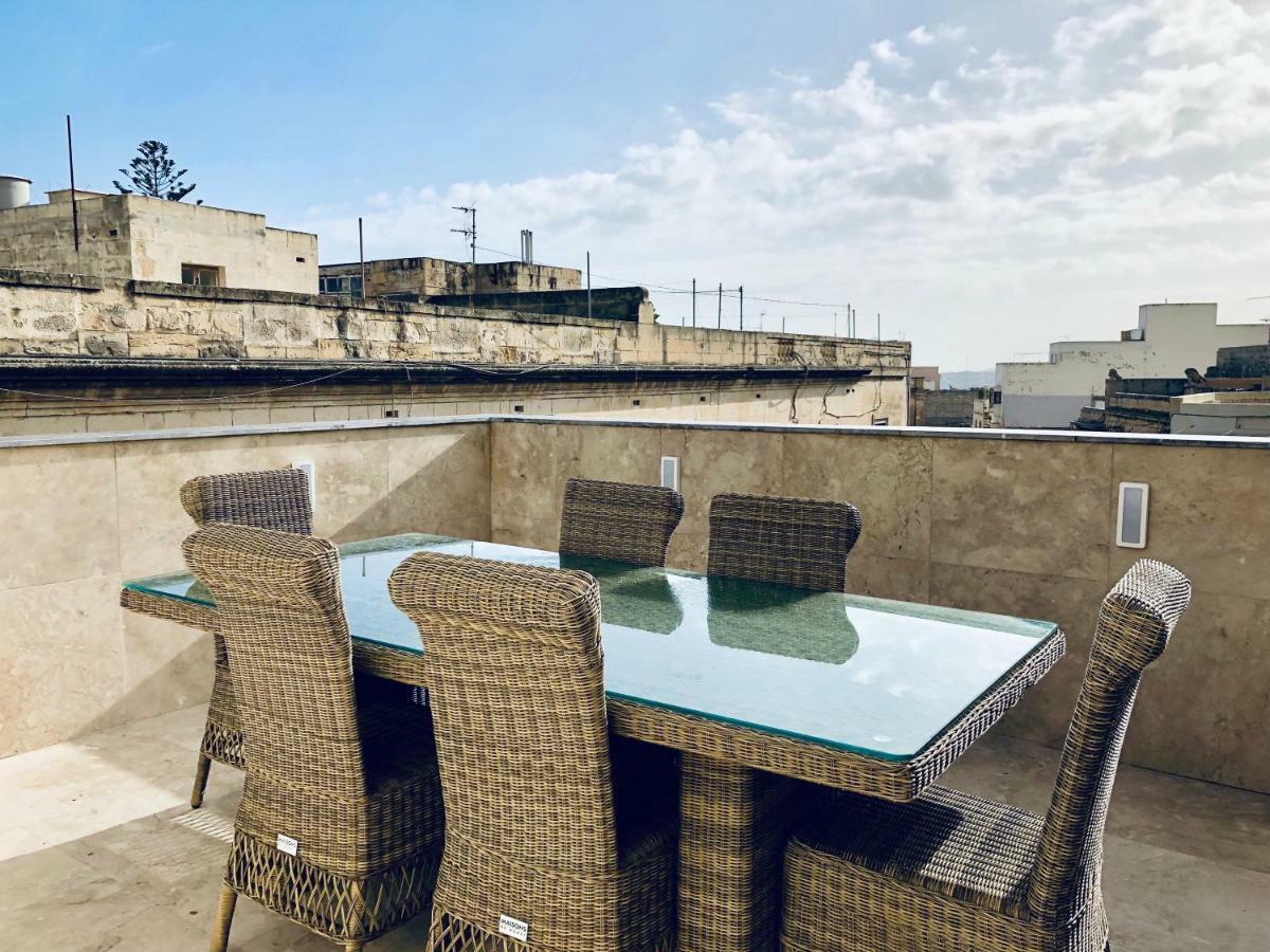 Holiday Townhouse In Sliema Centre Exterior photo